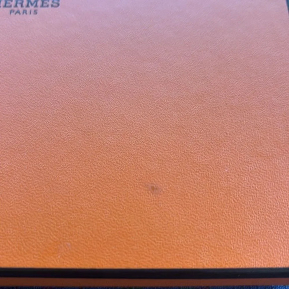 Hemes orange belt box. No belt included. I repeat just box no belt - Picture 6 of 10